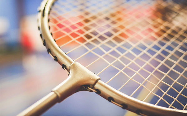 羽毛球線的什么特性讓它彈力更勝一籌？